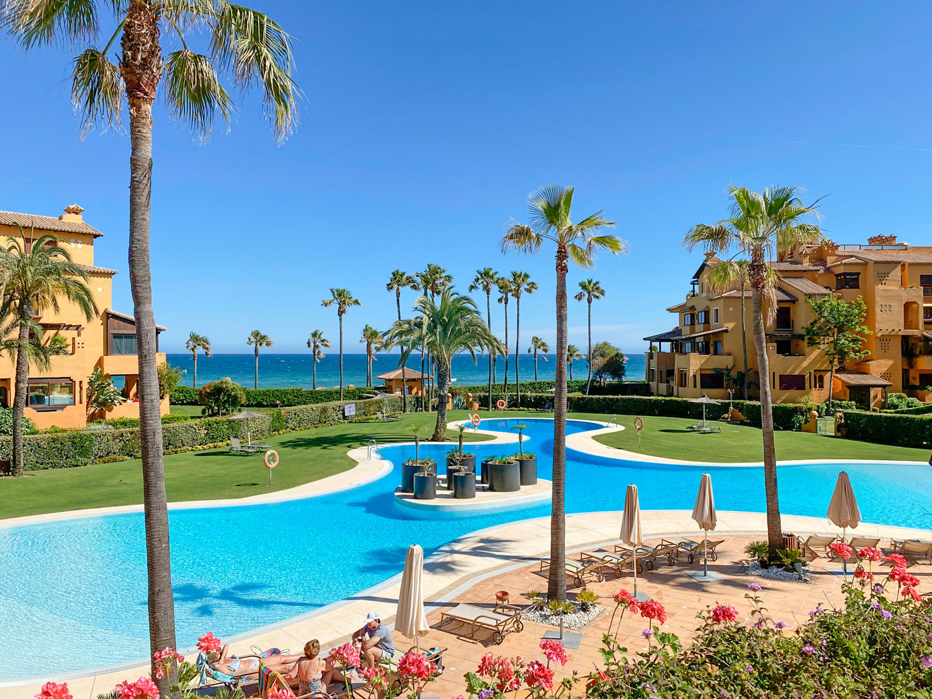 2 Bedroom Apartment in Estepona - Photo 3