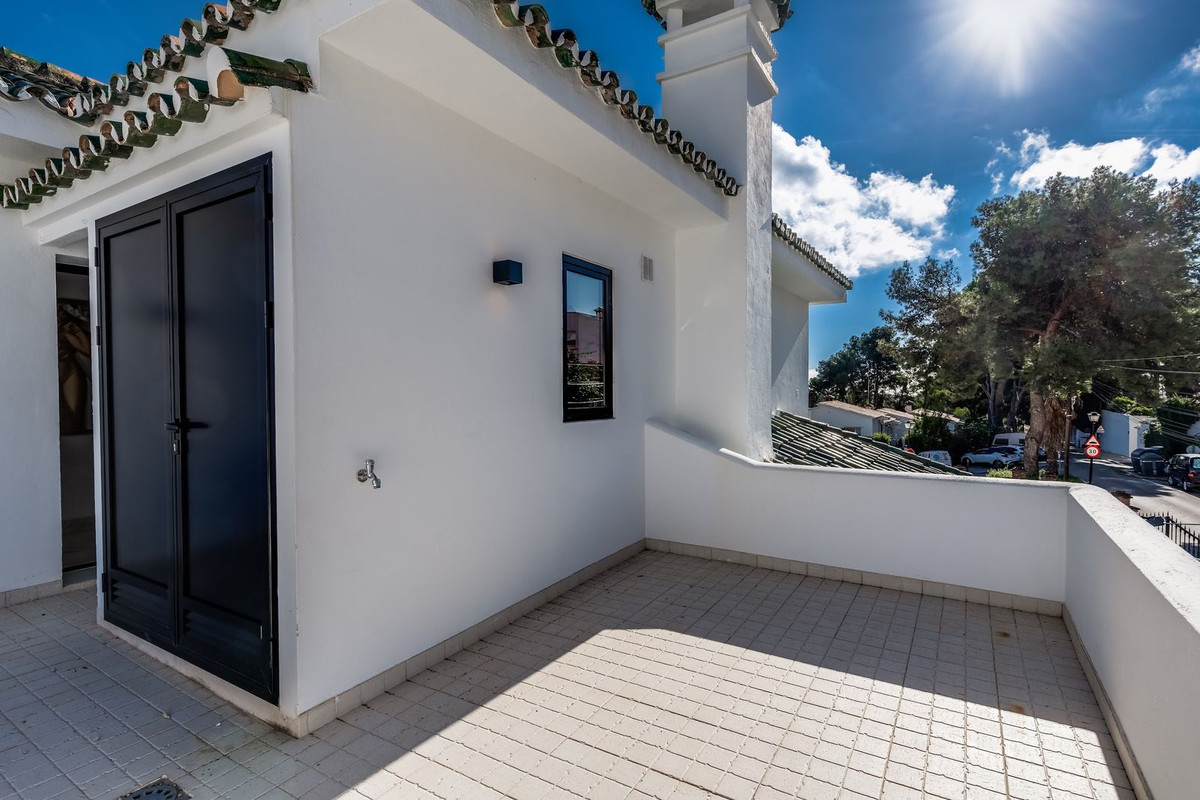 5 Bedroom Villa in Marbella - Photo 38