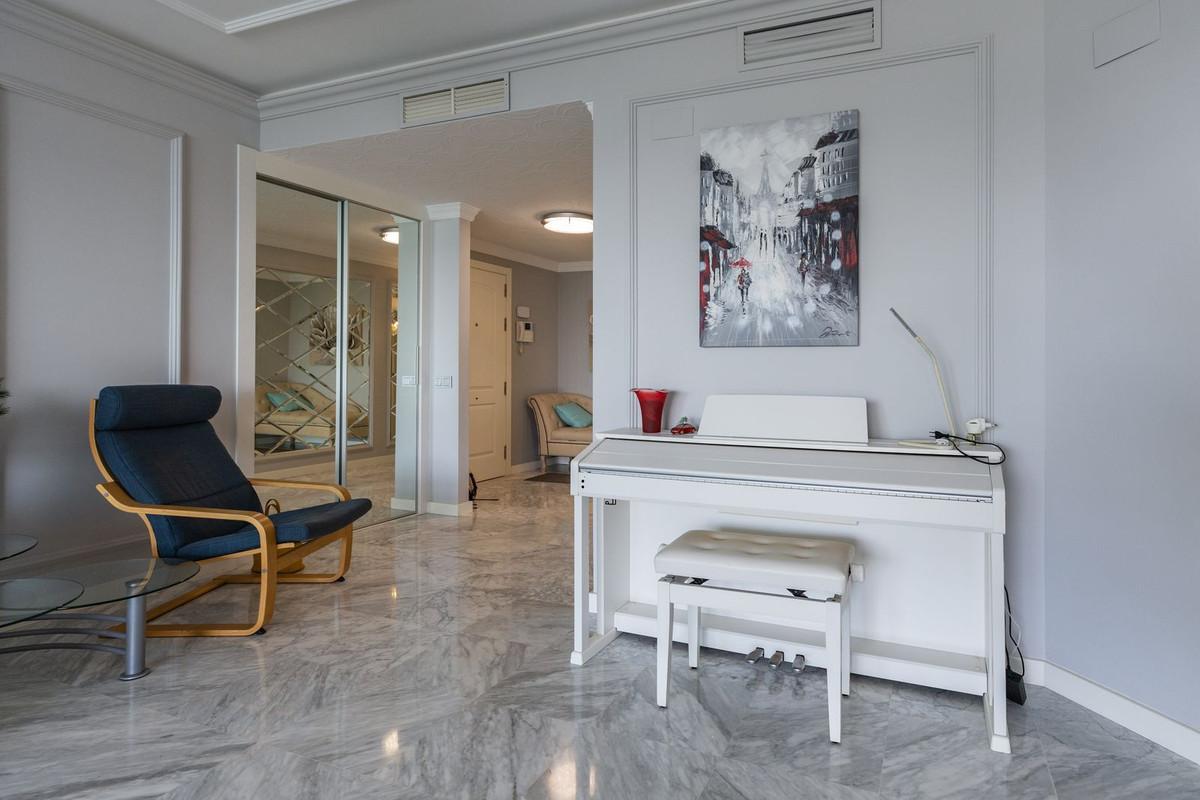 3 Bedroom Apartment in Benalmádena - Photo 7