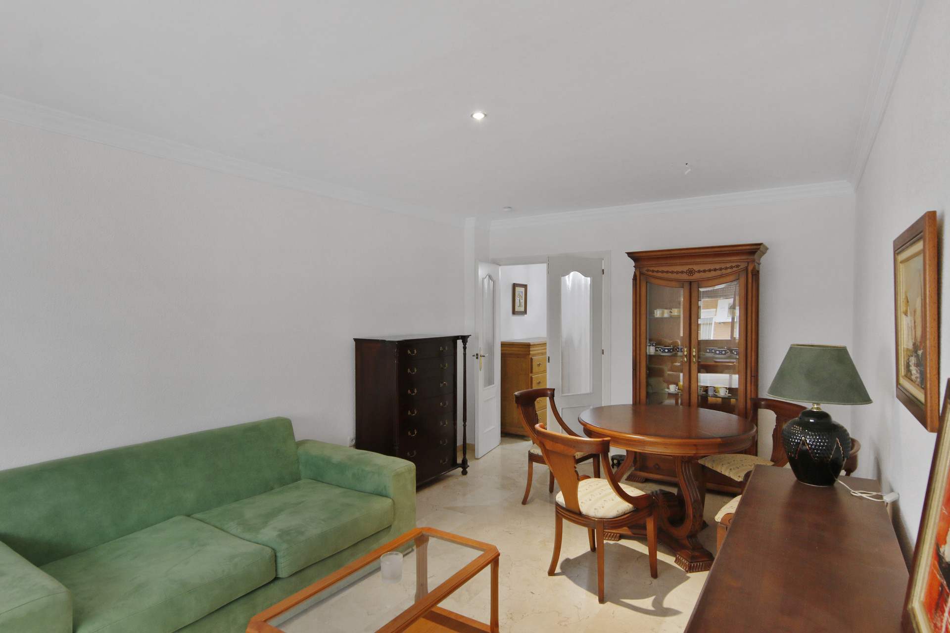 2 Bedroom Apartment in Estepona - Photo 9