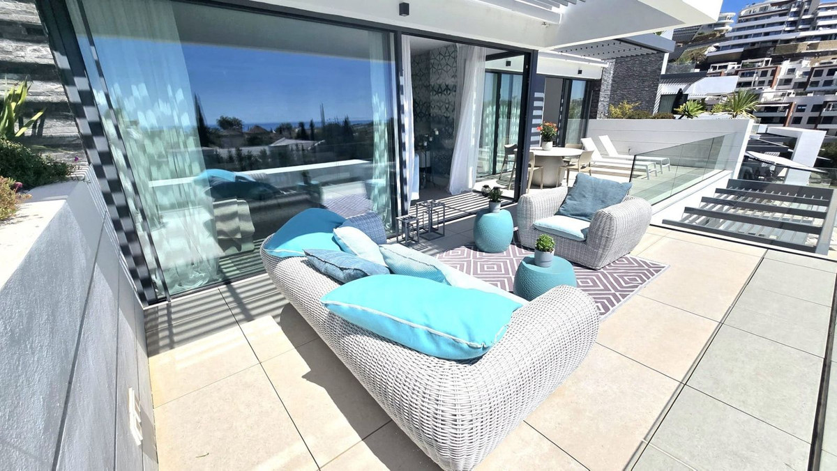 2 Bedroom Apartment in Benahavís - Photo 12