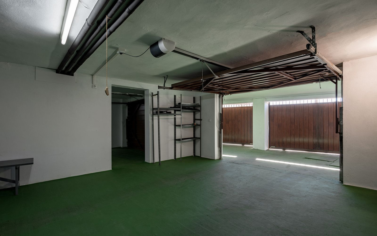 4 Bedroom Villa in Marbella - Photo 31