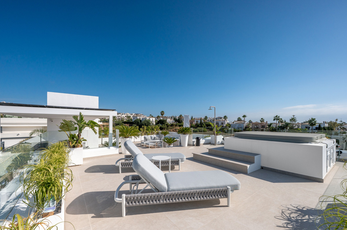 6 Bedroom Villa in Estepona - Photo 35