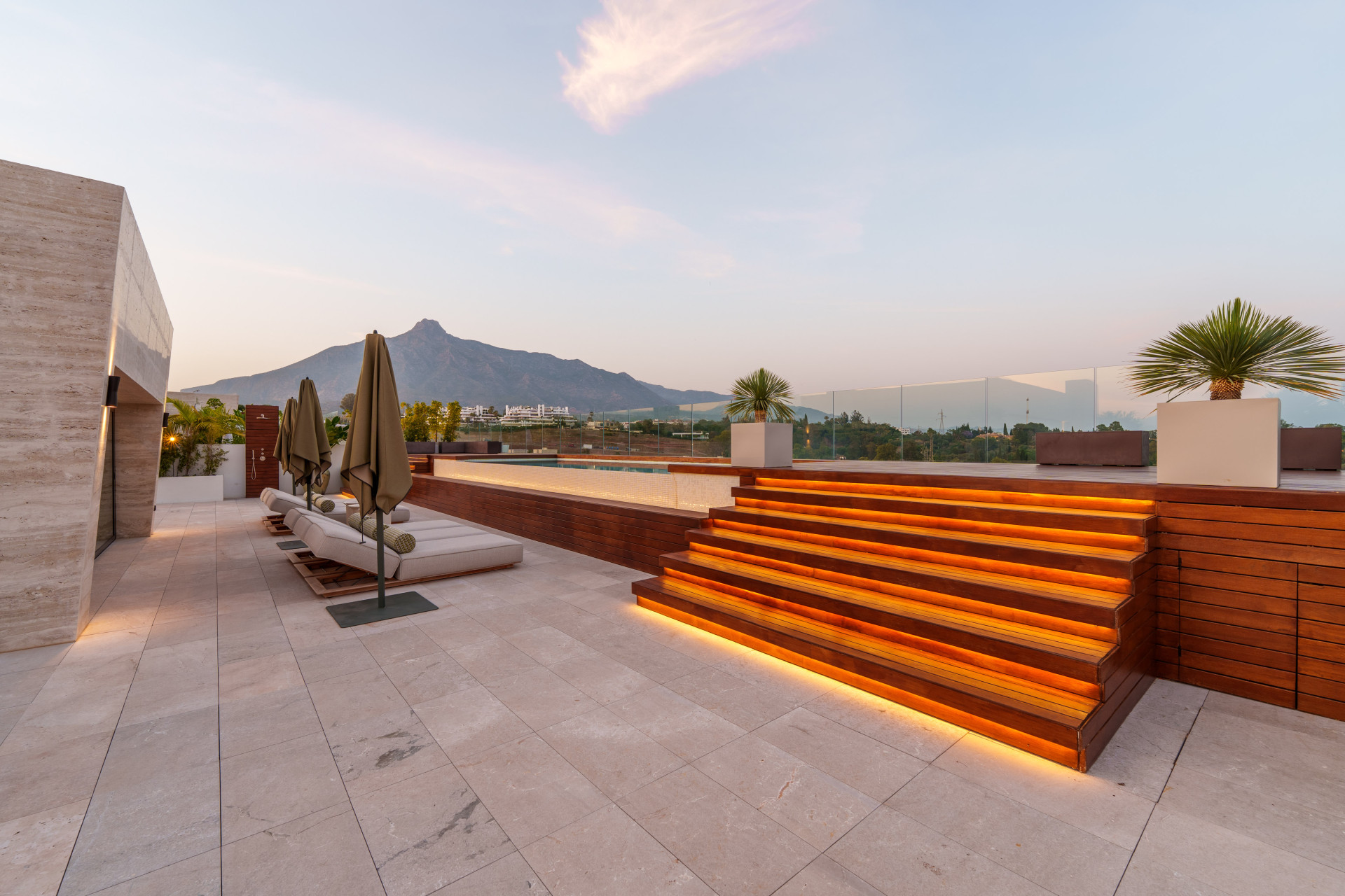 4 Bedroom Villa in Marbella - Photo 8