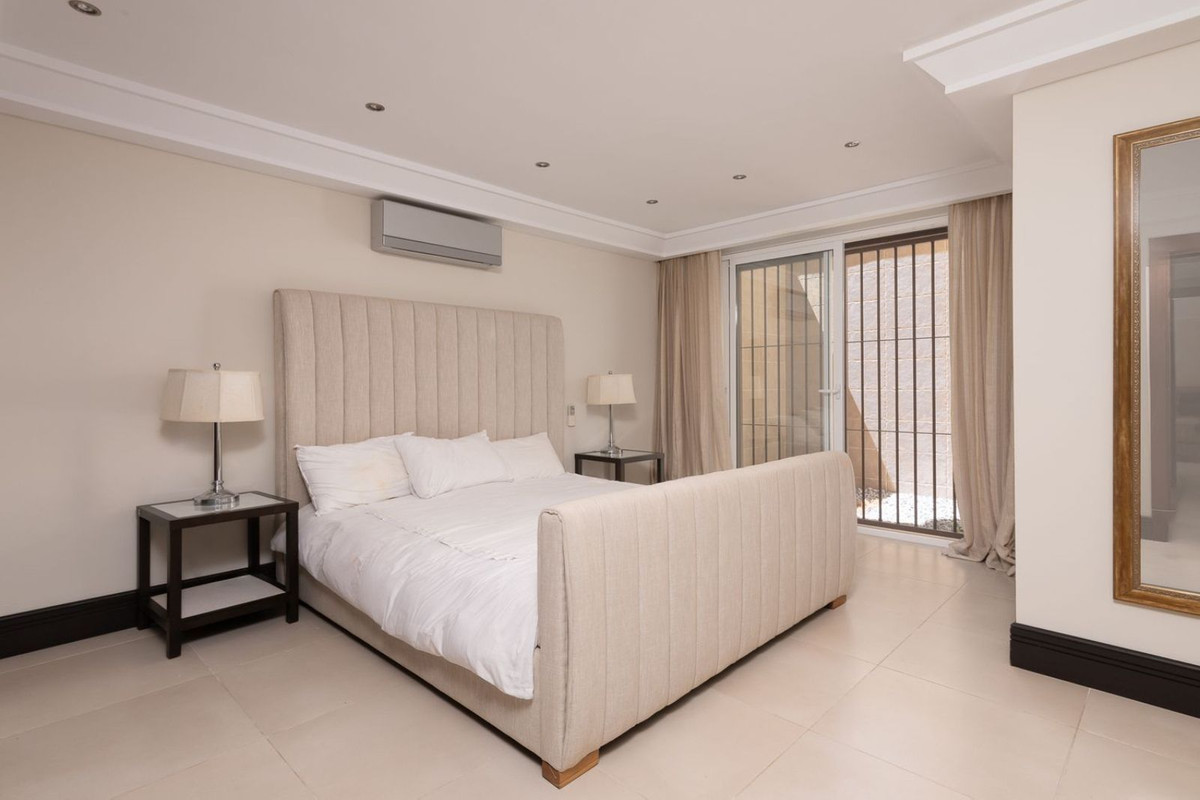 6 Bedroom Villa in Marbella - Photo 28