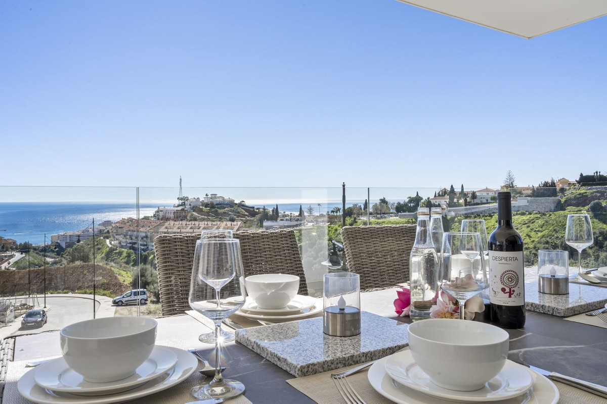 3 Bedroom Apartment in Fuengirola - Photo 4