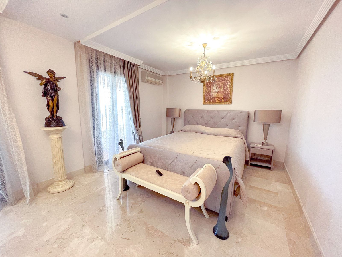 3 Bedroom Apartment in San Pedro de Alcántara - Photo 3