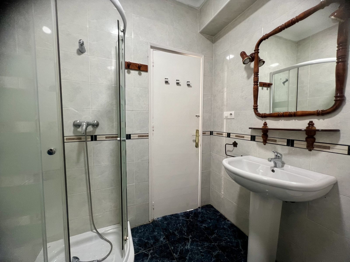 3 Bedroom Apartment in Málaga - Photo 18