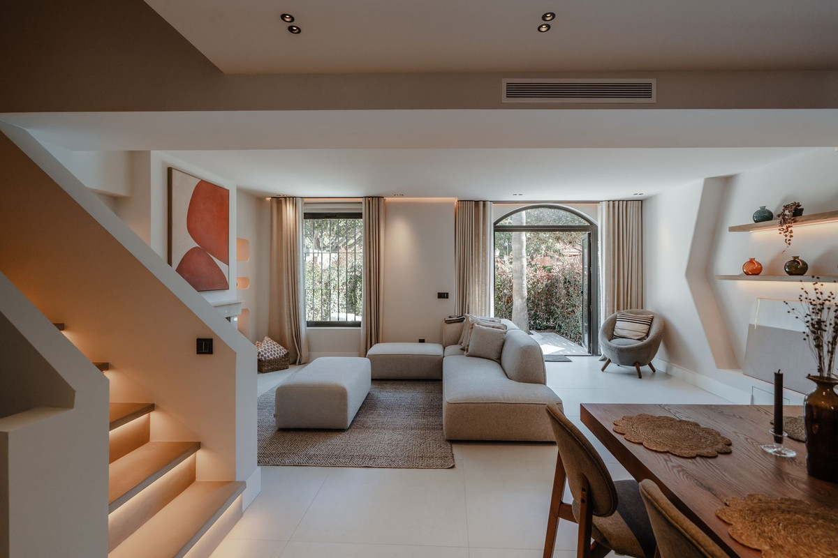 4 Bedroom Townhouse in San Pedro de Alcántara - Photo 19