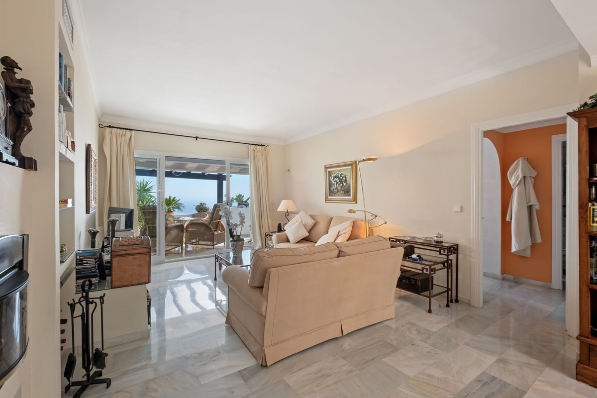 2 Bedroom Apartment in Marbella - Photo 5