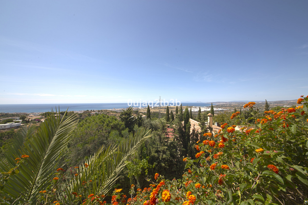 6 Bedroom Villa in Estepona - Photo 9