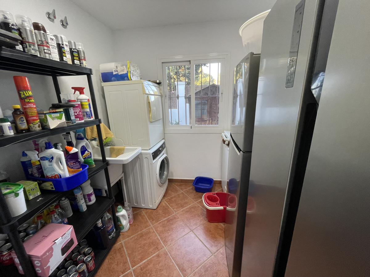 4 Bedroom Villa in Marbella - Photo 22