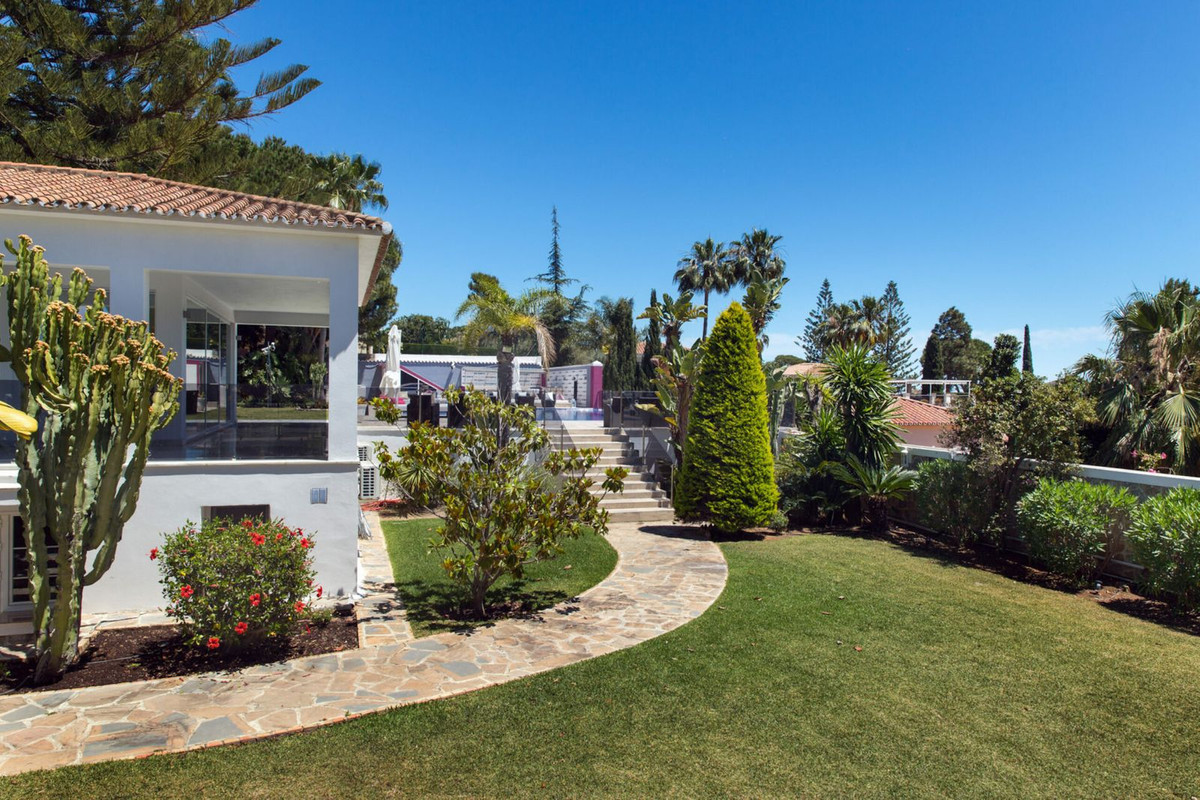 8 Bedroom Villa in Marbella - Photo 13