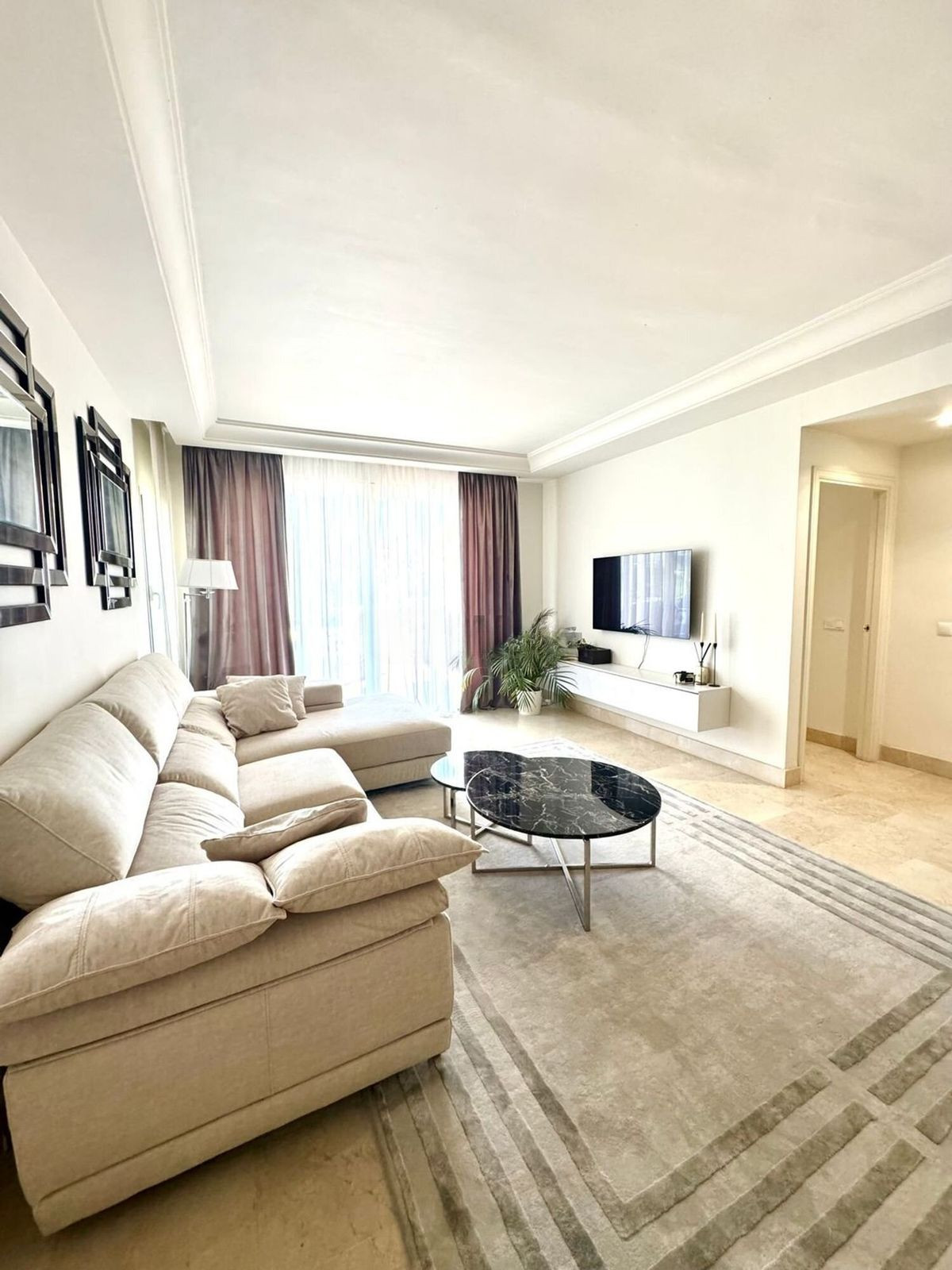 2 Bedroom Apartment in Marbella - Photo 3