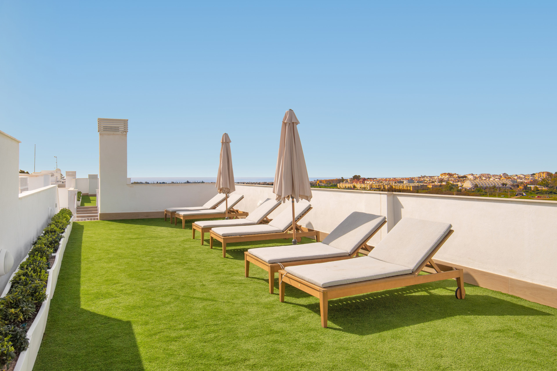2 Bedroom Apartment in Marbella - Photo 21