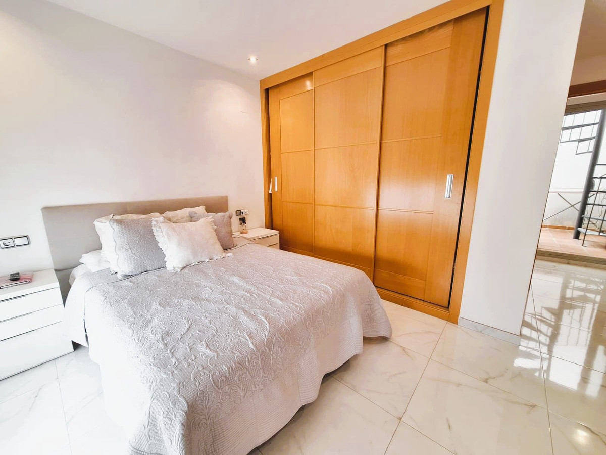 3 Bedroom Penthouse in Torremolinos - Photo 22