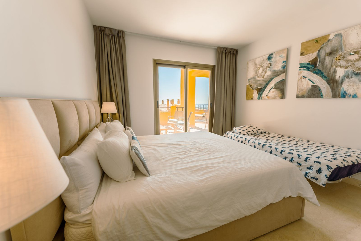 2 Bedroom Apartment in Estepona - Photo 19