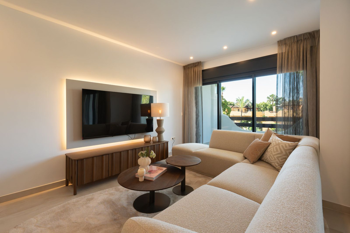 3 Bedroom Townhouse in Marbella - Photo 2