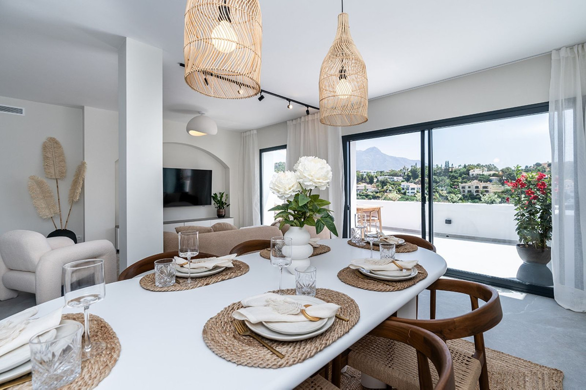 3 Bedroom Apartment in Benahavís - Photo 12