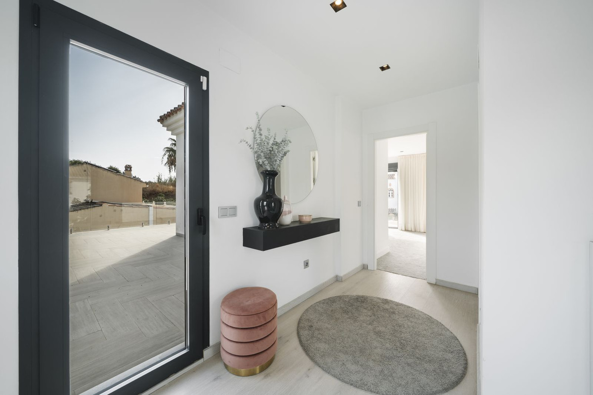 4 Bedroom Villa in Marbella - Photo 19
