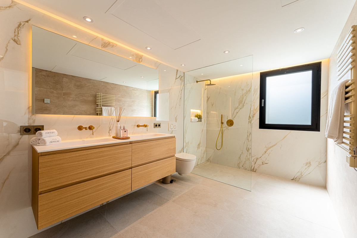 4 Bedroom Villa in Marbella - Photo 22