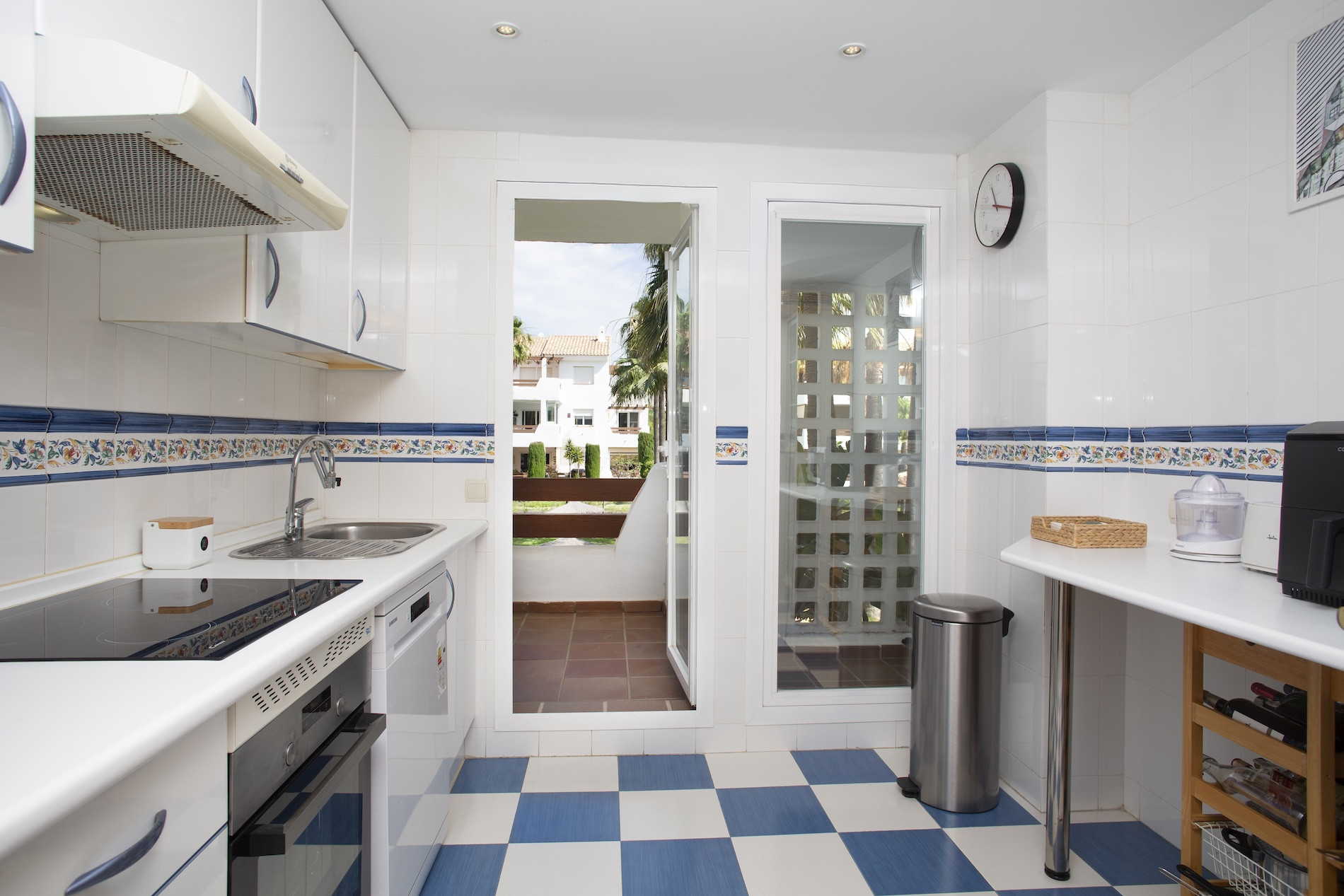 2 Bedroom Apartment in Estepona - Photo 12