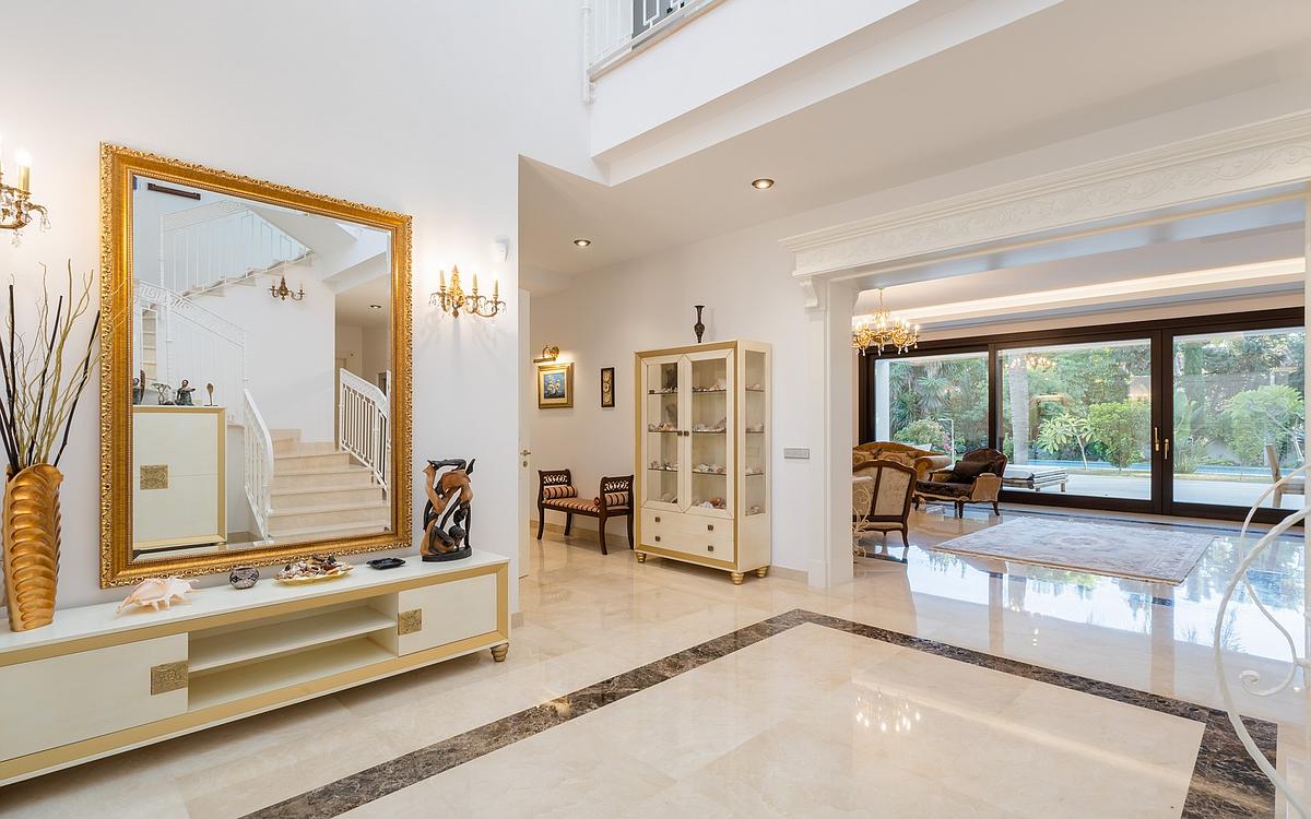 7 Bedroom Villa in Estepona - Photo 4