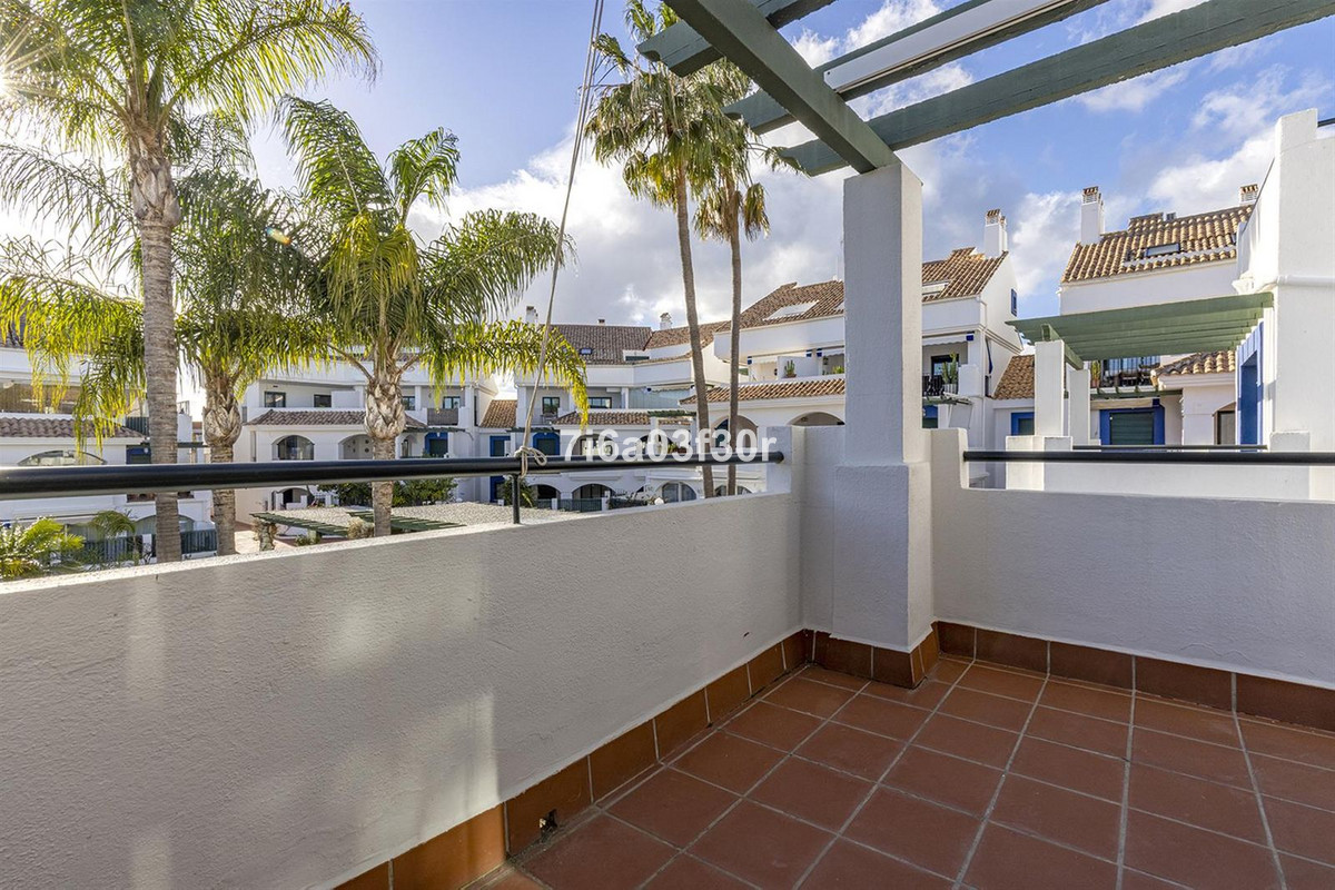 5 Bedroom Townhouse in San Pedro de Alcántara - Photo 24