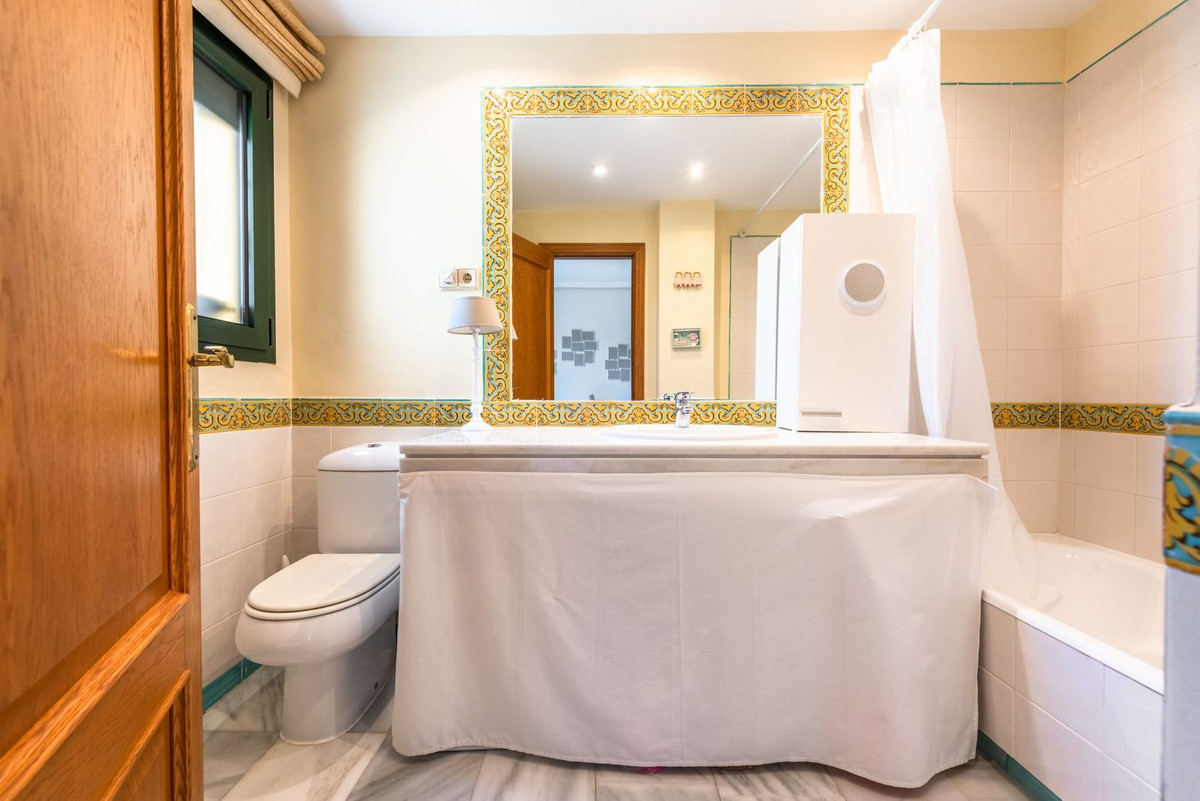 4 Bedroom Townhouse in Marbella - Photo 18
