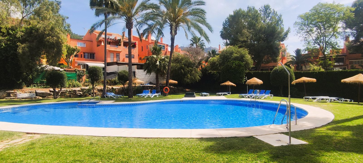 2 Bedroom Apartment in Marbella - Photo 4