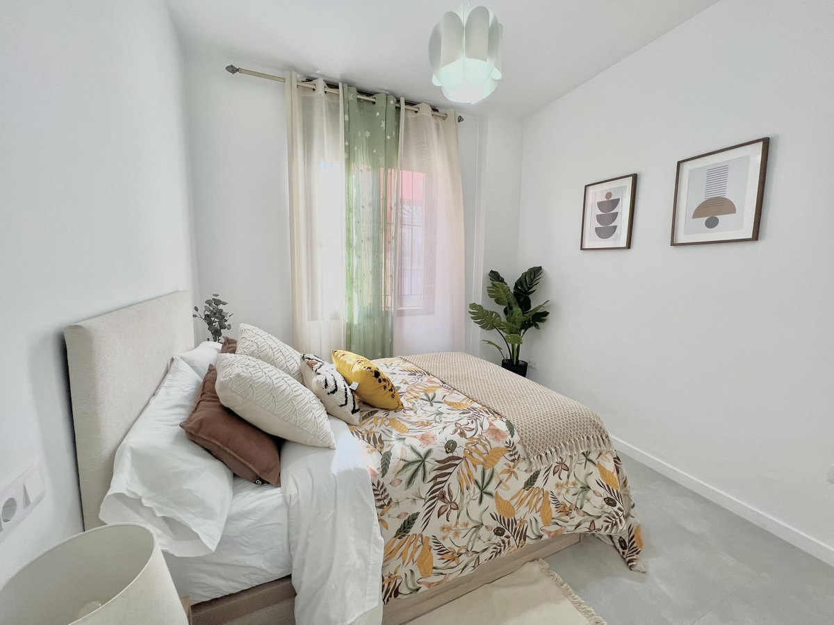 15 Bedroom Apartment in Málaga - Photo 17