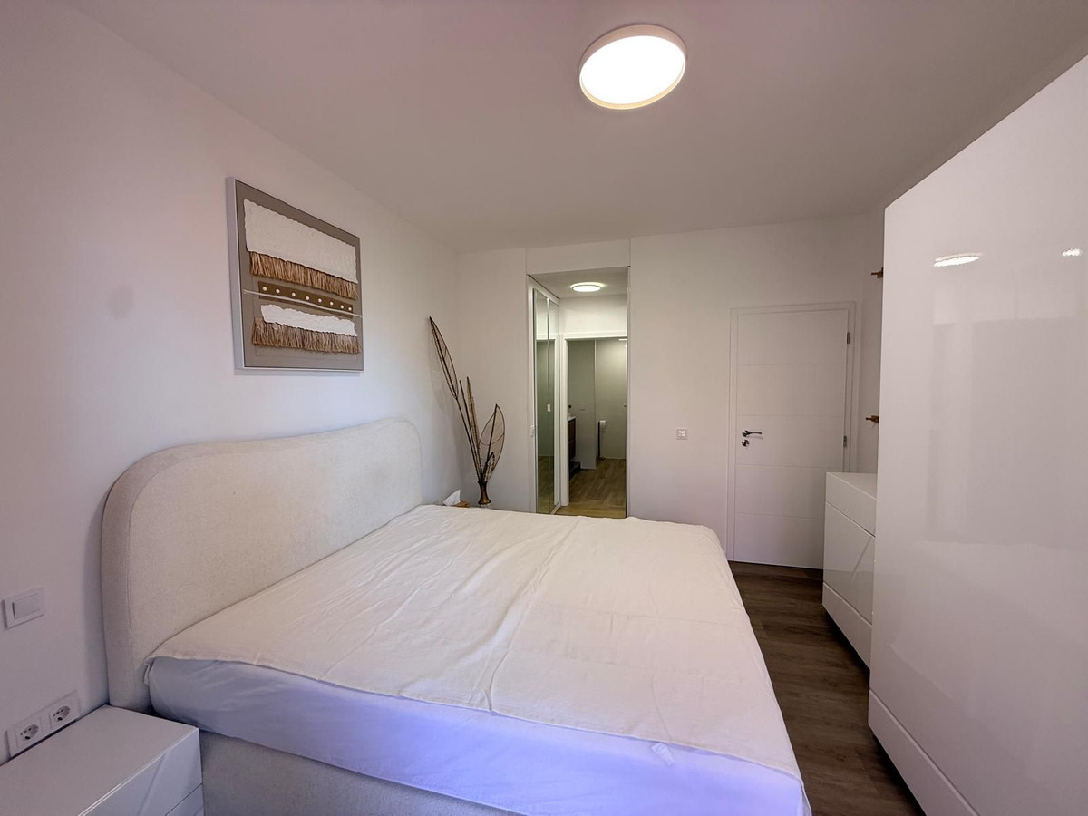 2 Bedroom Apartment in Estepona - Photo 14