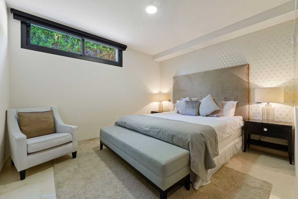 6 Bedroom Villa in Marbella - Photo 20