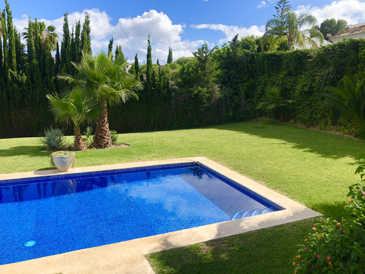 4 Bedroom Villa in Estepona - Photo 5