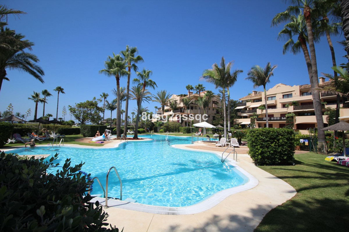 3 Bedroom Penthouse in Estepona - Photo 35