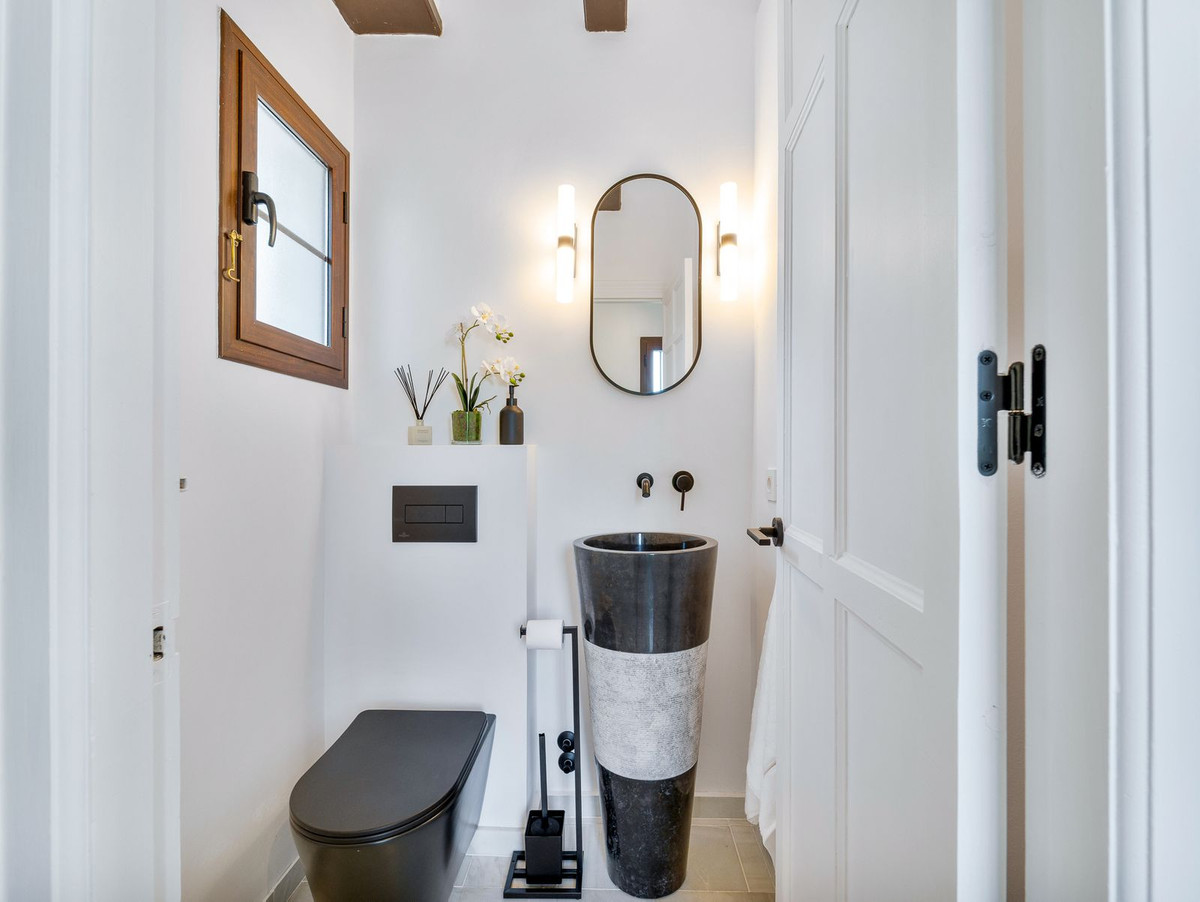 3 Bedroom Villa in Marbella - Photo 7