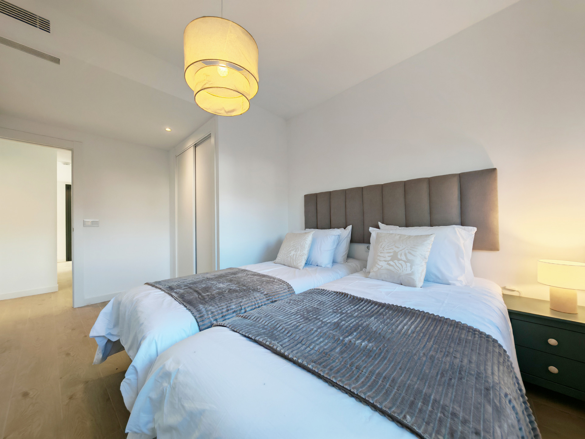 4 Bedroom Penthouse in Estepona - Photo 18