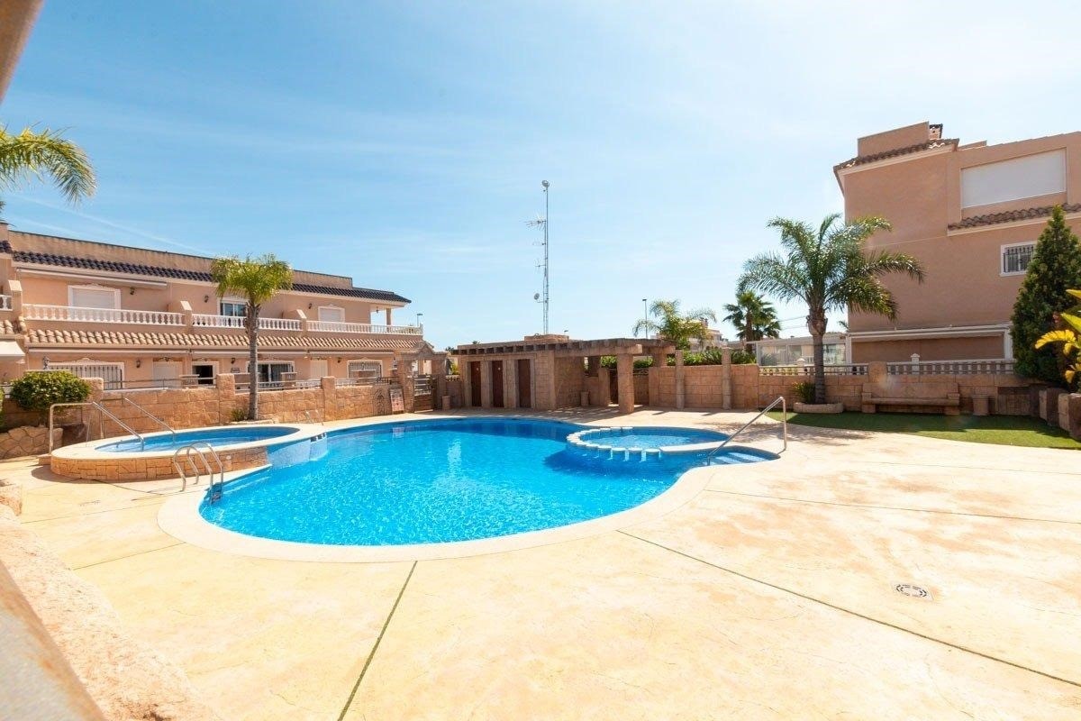 Apartamento com 3 quartos com piscina em Alicante, Espanha – Foto 23