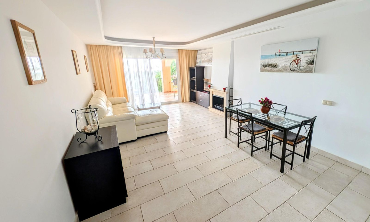 2 Bedroom Apartment in Benahavís - Photo 9