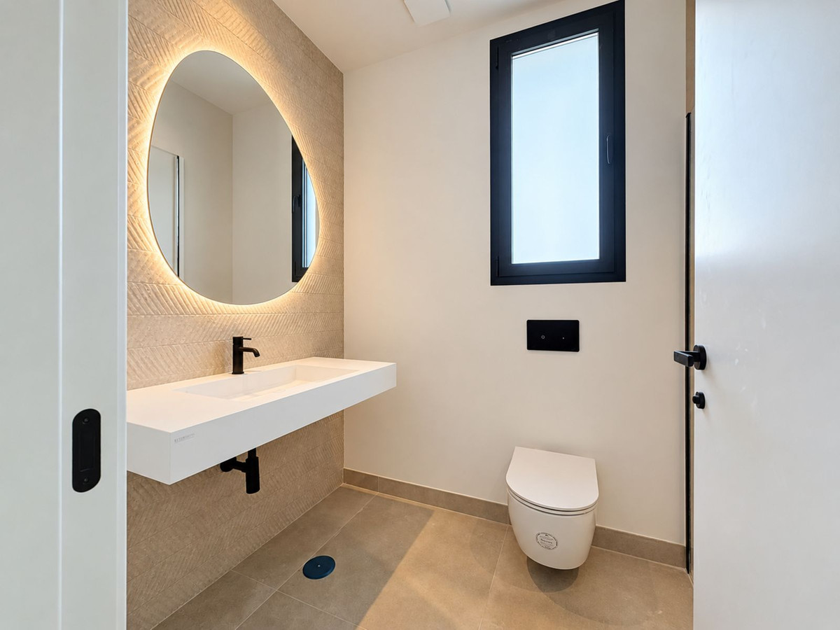 5 Bedroom Villa in Marbella - Photo 14