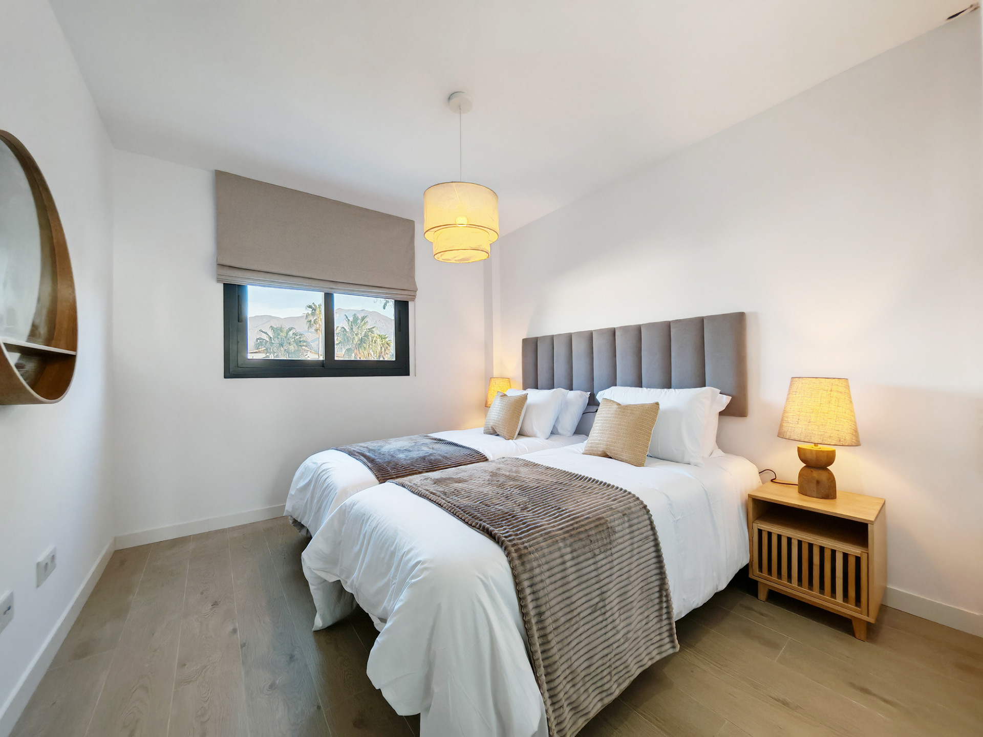 4 Bedroom Penthouse in Estepona - Photo 15