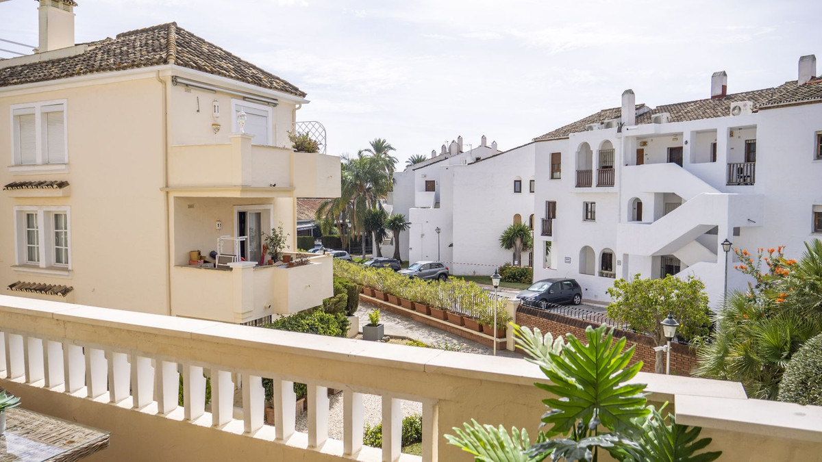 2 Bedroom Apartment in Estepona - Photo 23