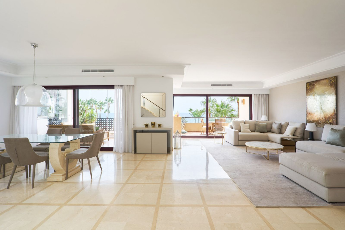 3 Bedroom Penthouse in Estepona - Photo 4