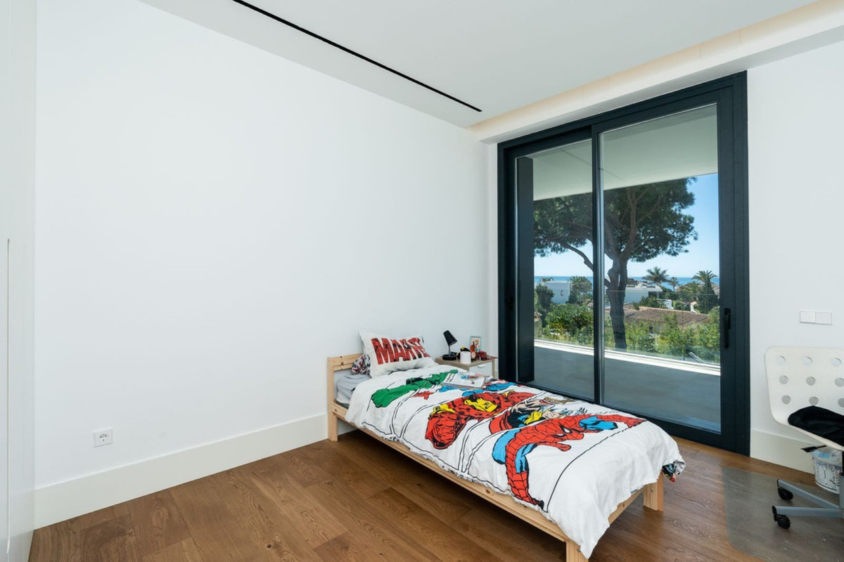 6 Bedroom Villa in Marbella - Photo 28