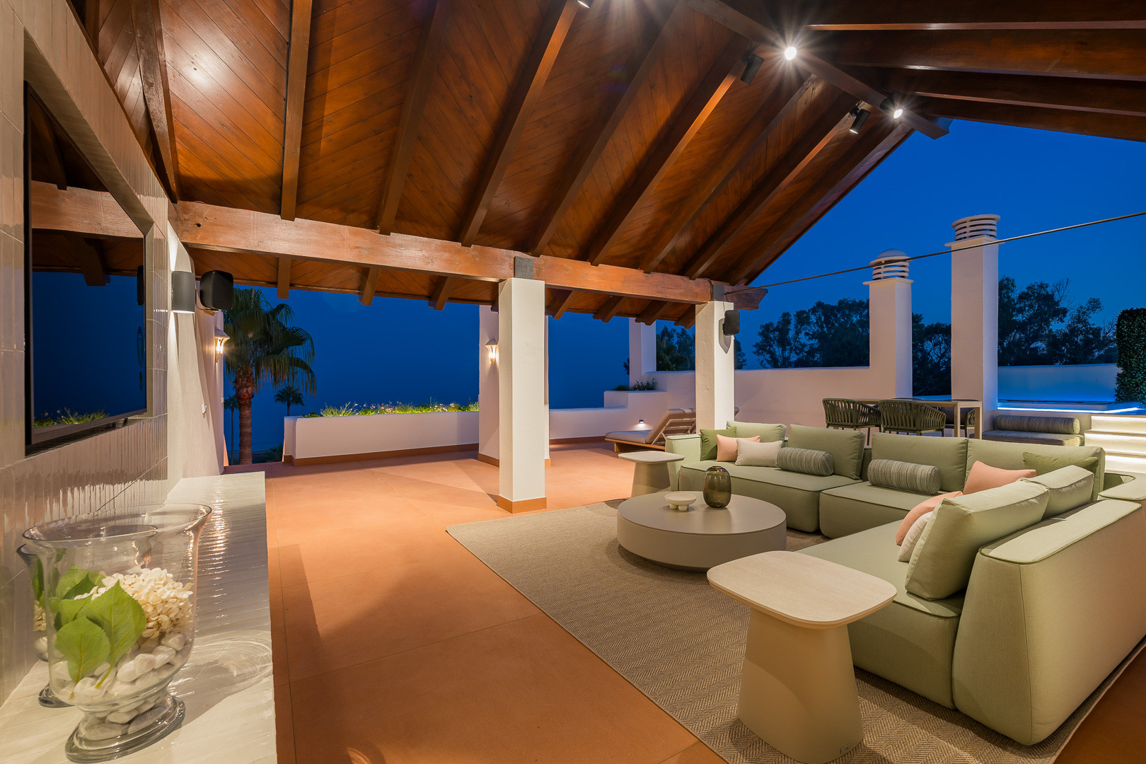 3 Bedroom Penthouse in Estepona - Photo 40