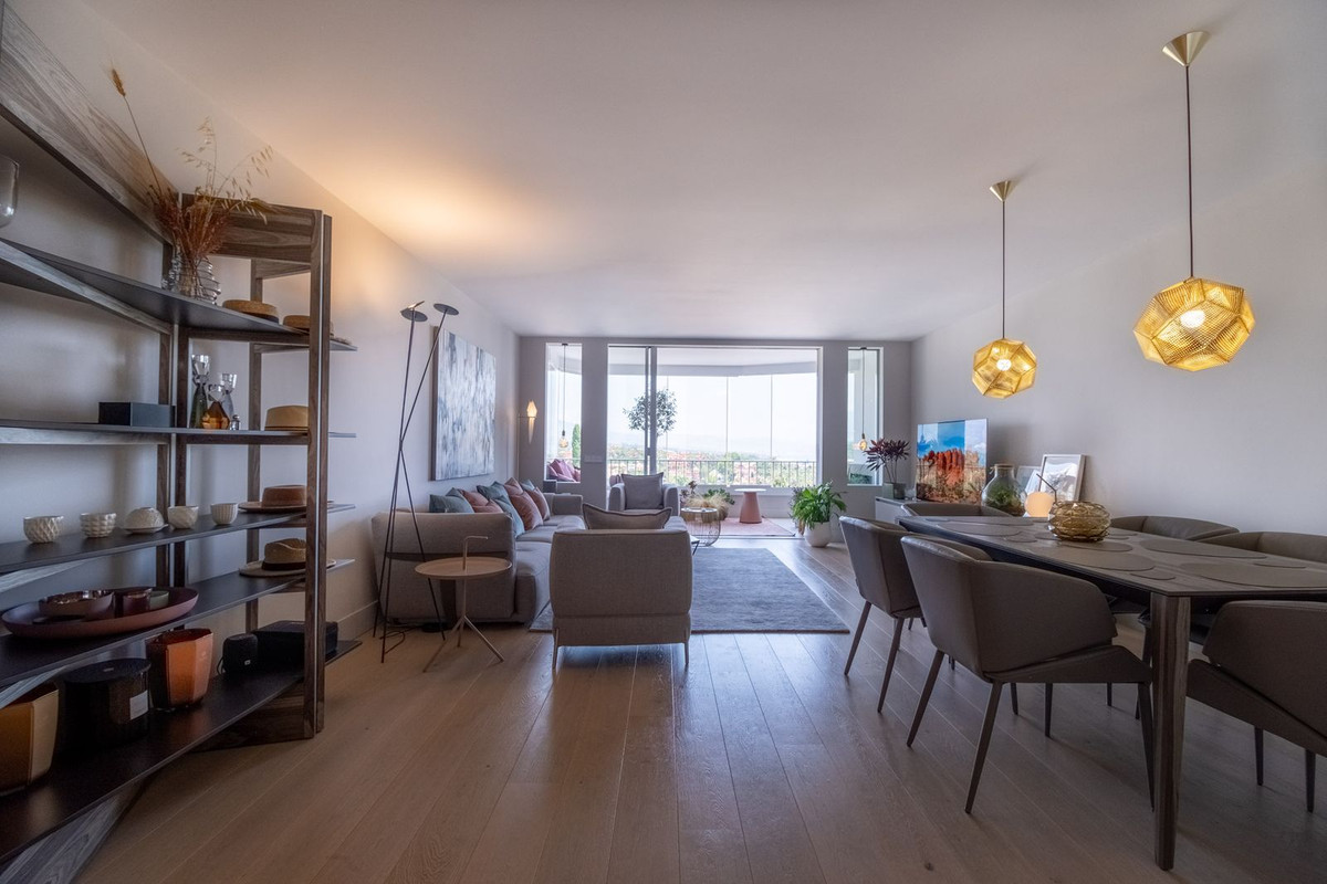 2 Bedroom Apartment in Marbella - Photo 6