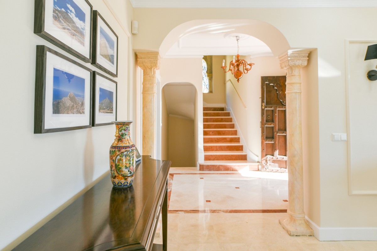 5 Bedroom Villa in Marbella - Photo 37