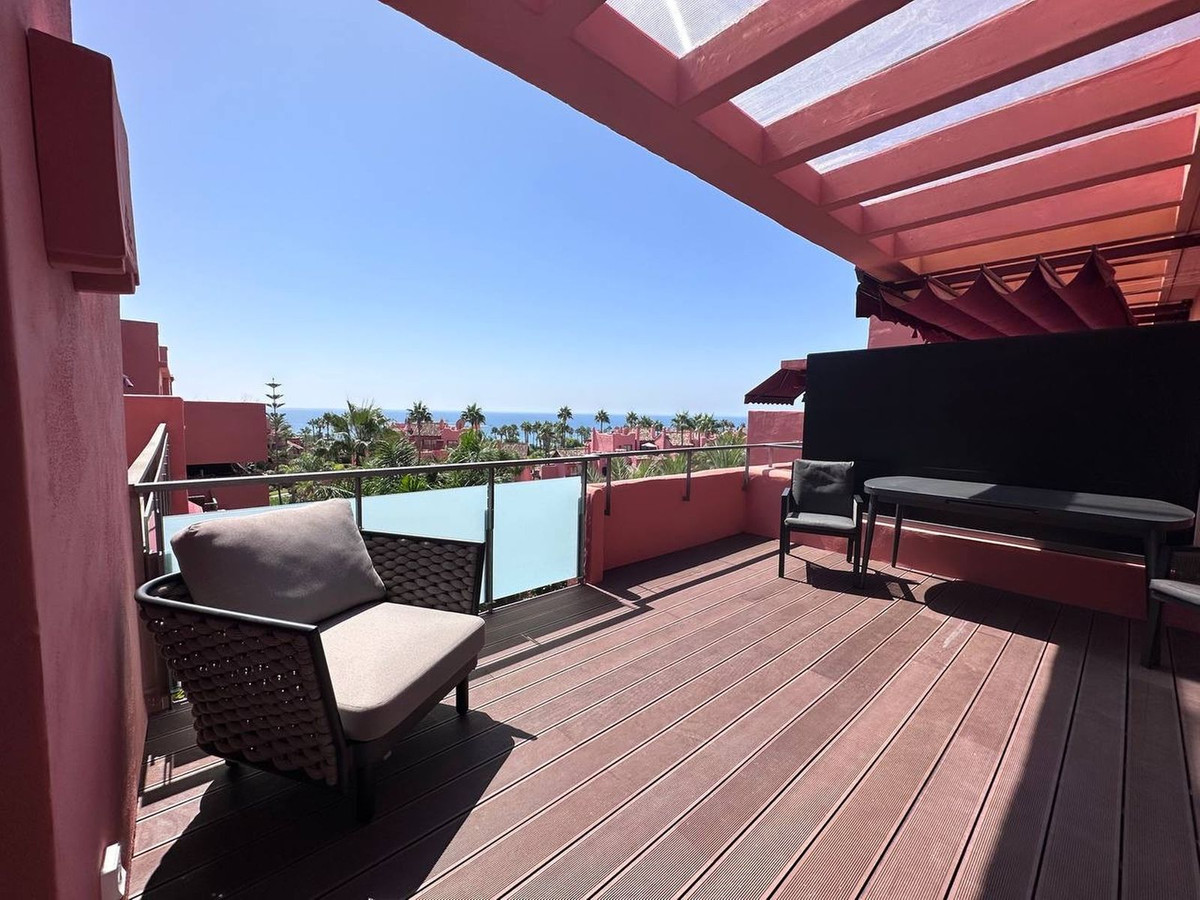 3 Bedroom Penthouse in Estepona - Photo 12