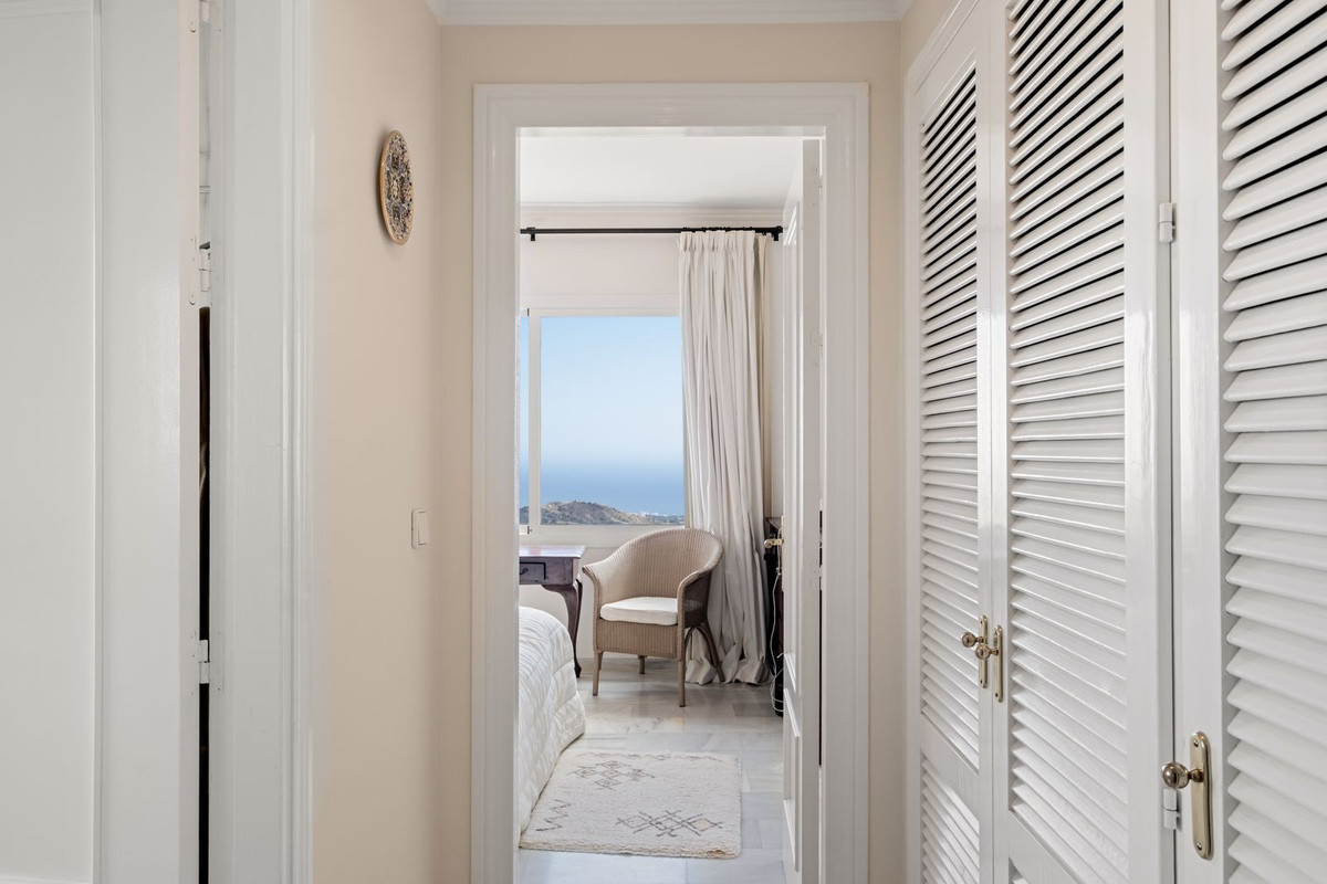 2 Bedroom Apartment in Marbella - Photo 20