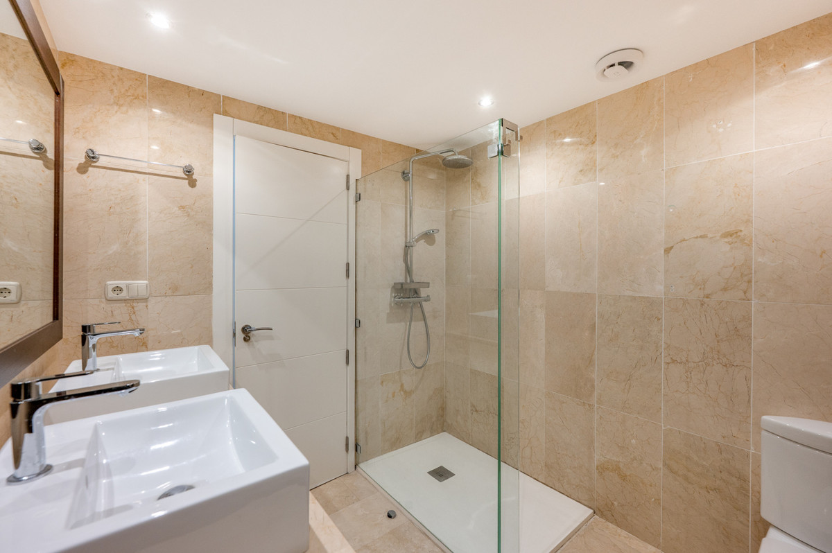 3 Bedroom Townhouse in Marbella - Photo 18